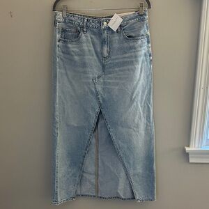 NWT American Eagle Low-Rise Dreamy Drape Denim Maxi Skirt, Sz 8